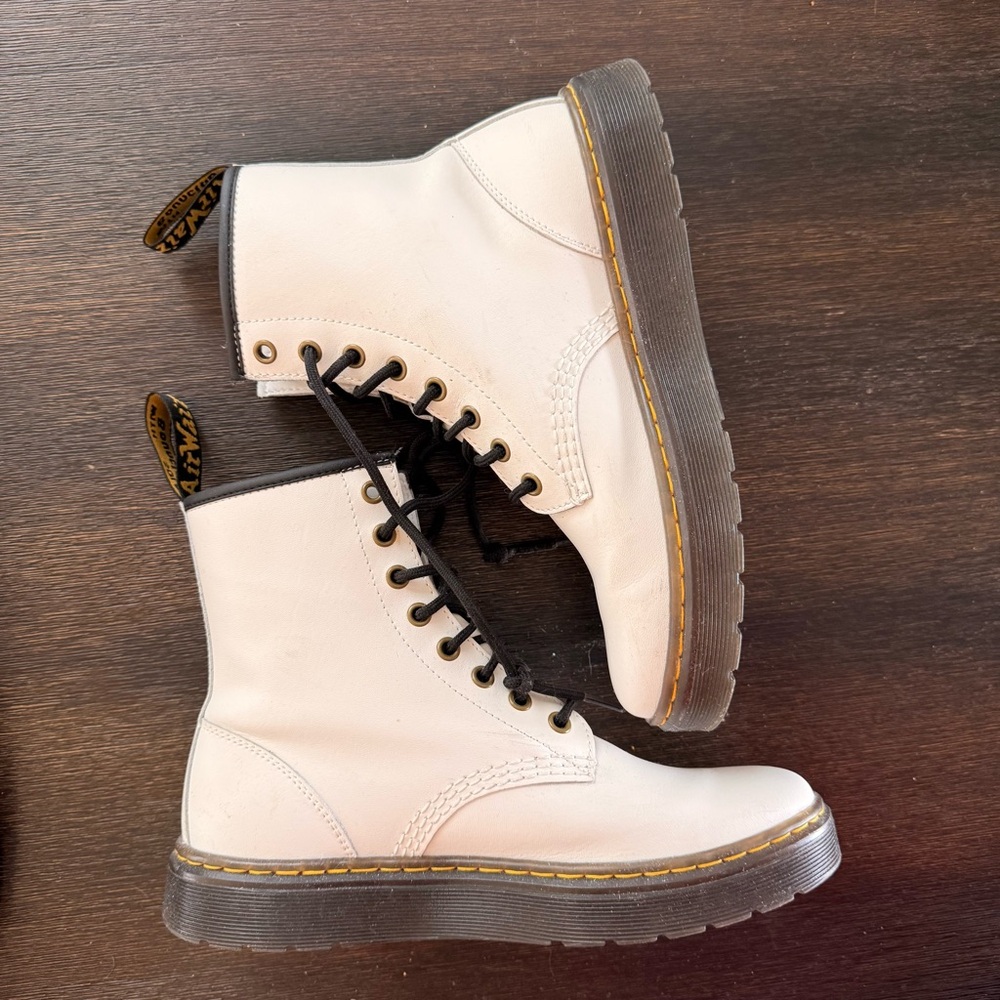 Dr. Martens White Combat Boots with Black Laces Size 8.5 / 9 - Picture 3 of 6